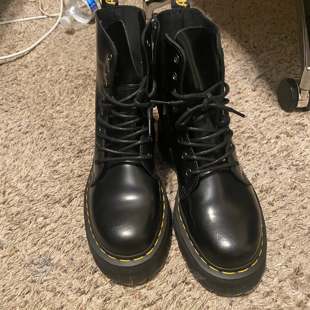 Doc Martens Jadon platform 8 eye boot
